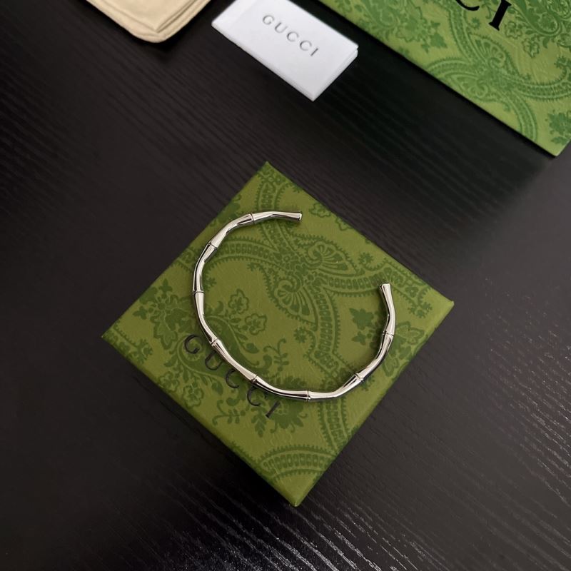 G*u*i bracelets
